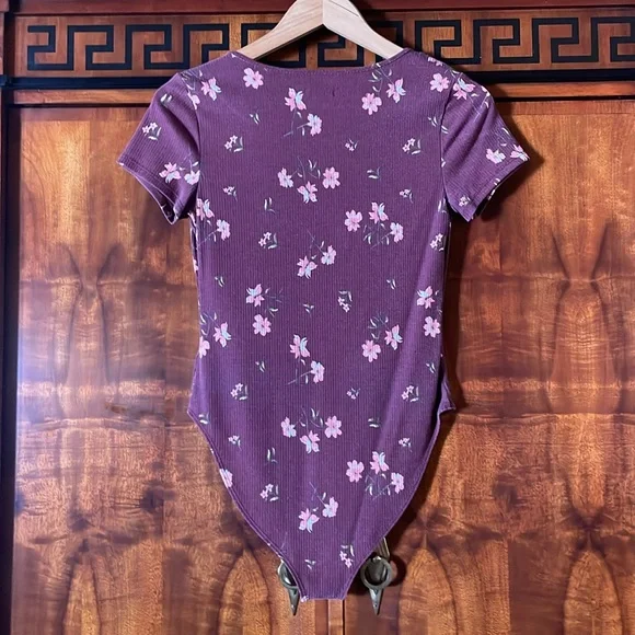 Wild Fable Purple Floral Ribbed Bodysuit Snap Closure Short Sleeve Juniors M - Picture 6 of 14